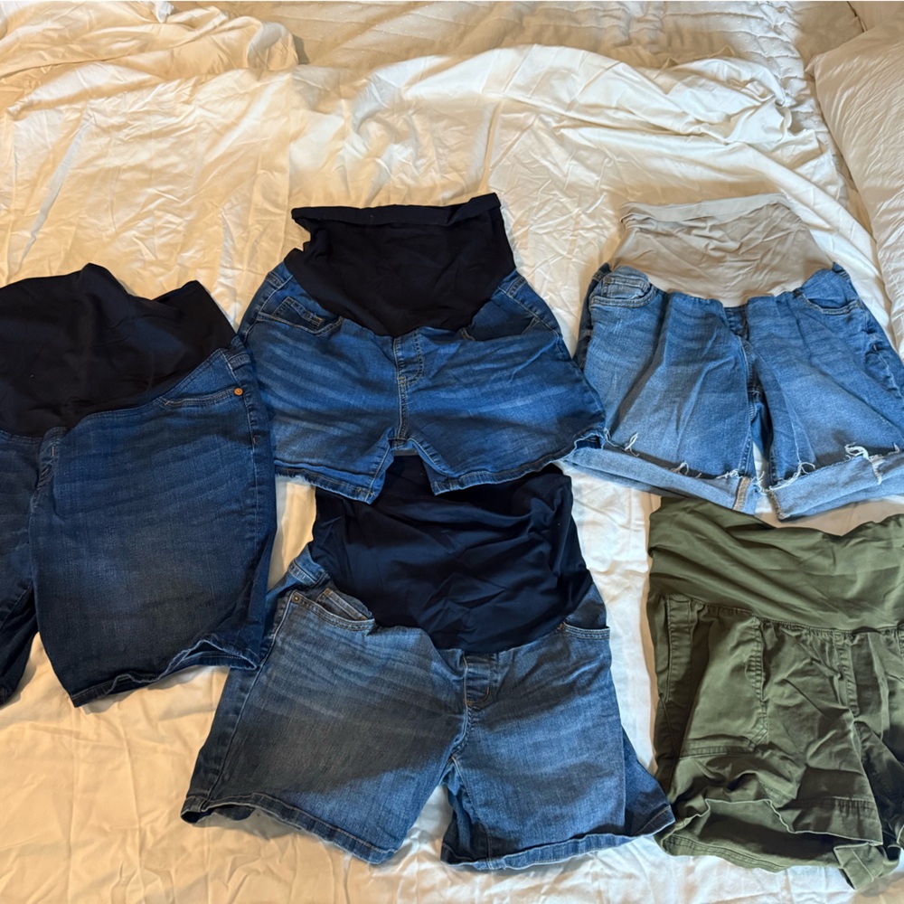 Bundle of maternity shorts.